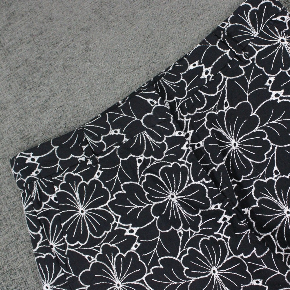 Chelsea & Theodore Womens Black White Floral Embroidered Cotton Shorts Size 12